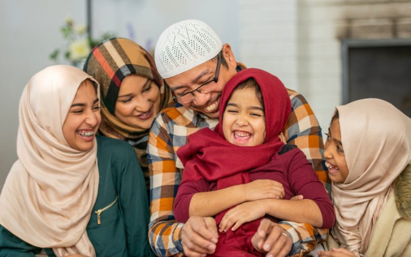 Muslim Family learning about Halal Mortgages in Canada